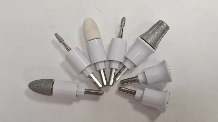 zestaw-do-manicure-sanitas-sma-38-koncowki-zasilanie-sieciowe