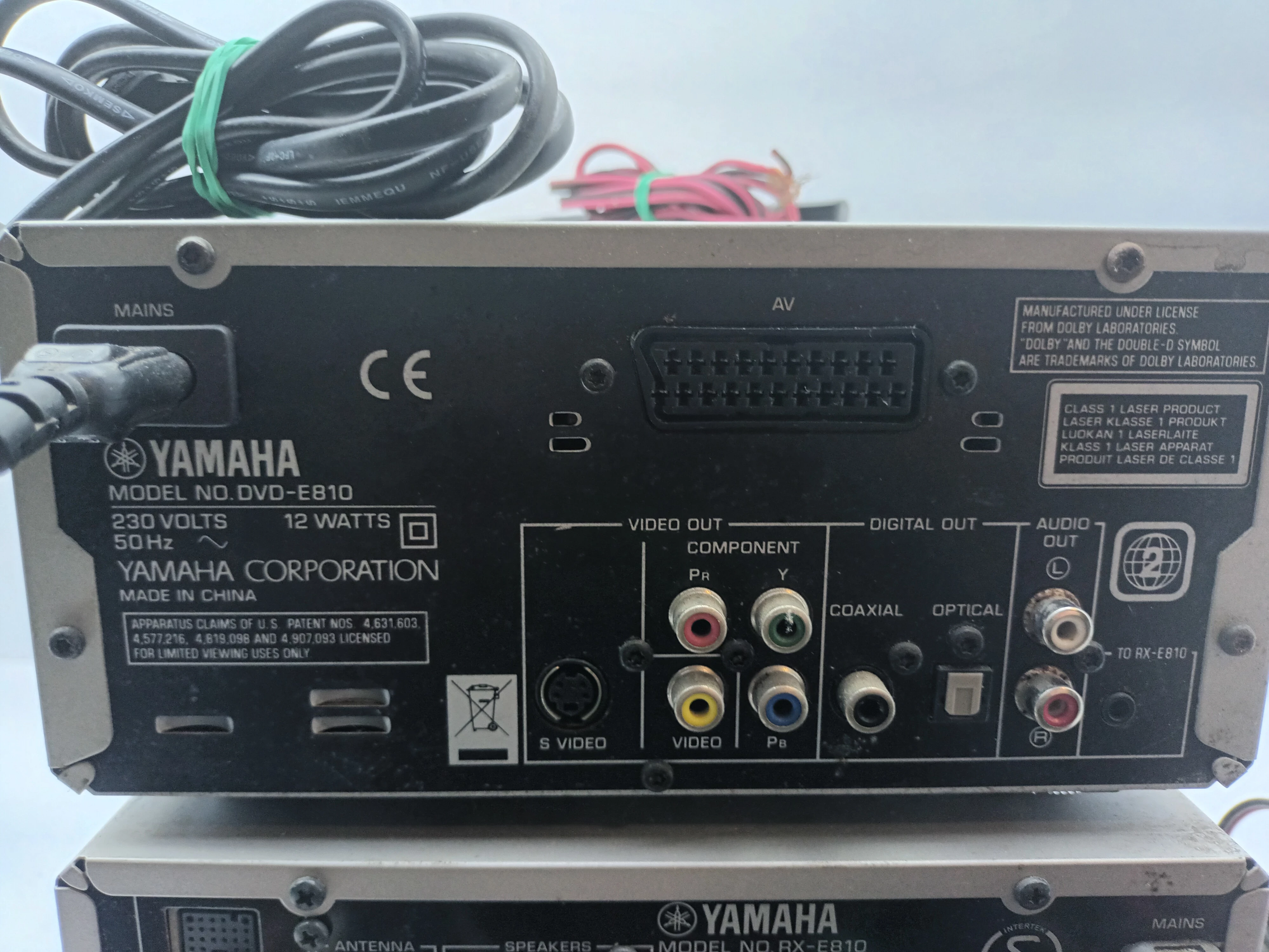 miniwieza-yamaha-dvd-e810-dwa-glosniki-pilot-opis-stan-uszkodzony