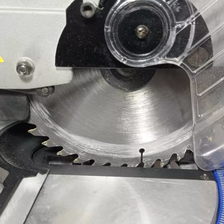 pilarka-ukosnica-metabo-ks-210-lasercut-srednica-tarczy-210