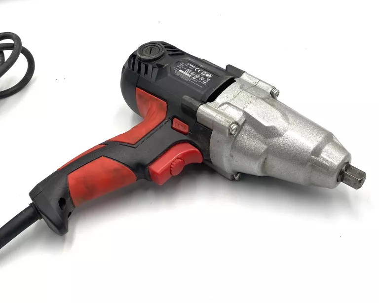 KLUCZ UDAROWY DYNIC 900W