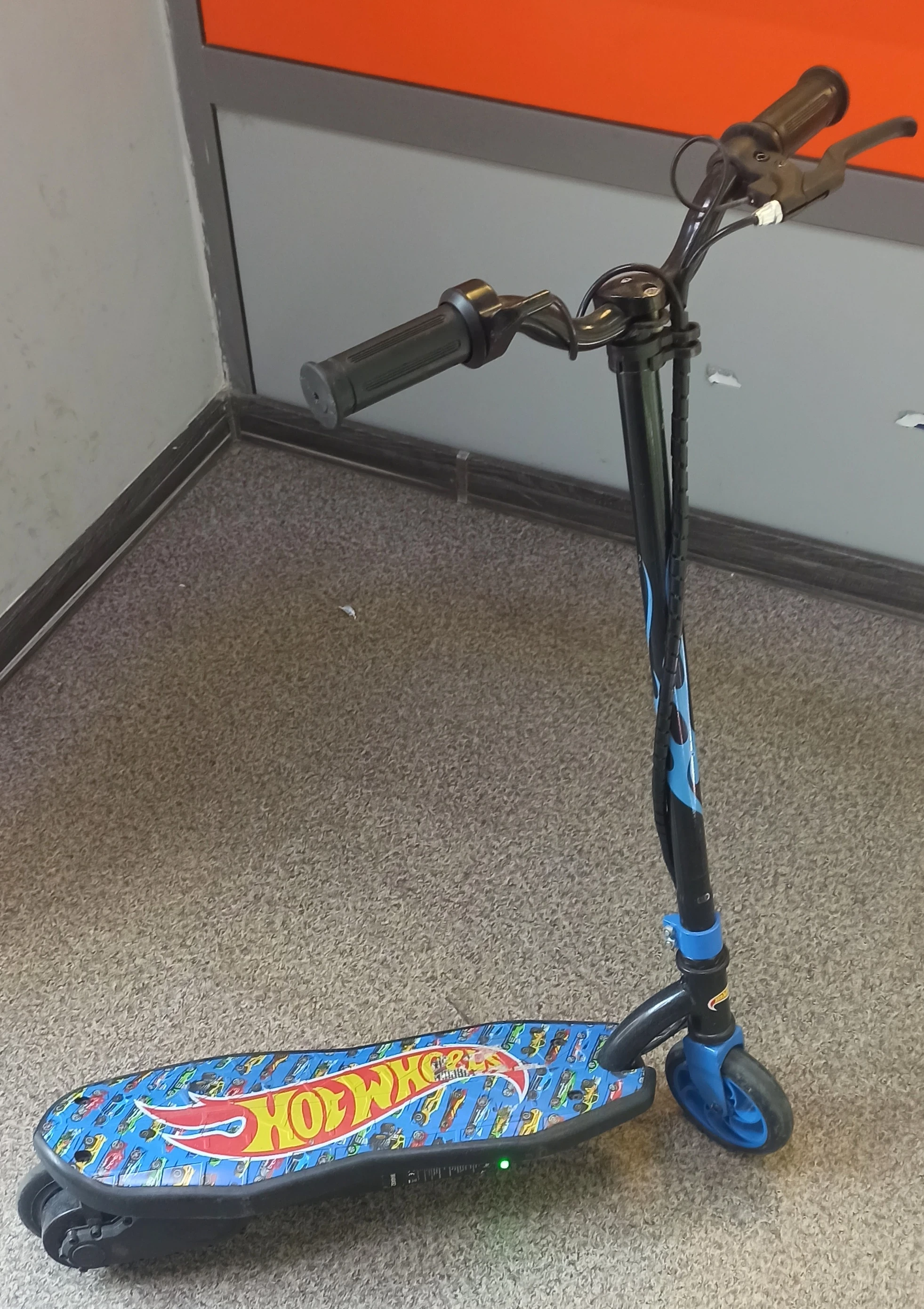 hulajnoga-hotwheels-ht-ks-55b-ladowarka-stan-uzywany