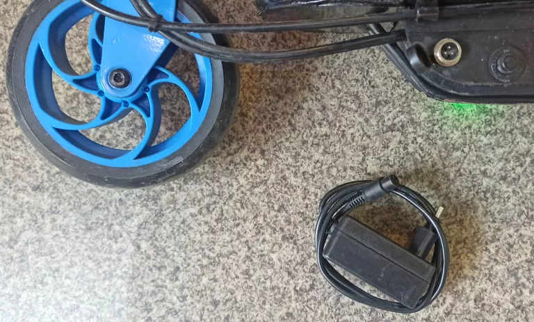 hulajnoga-hotwheels-ht-ks-55b-ladowarka-kolor-wielokolorowy