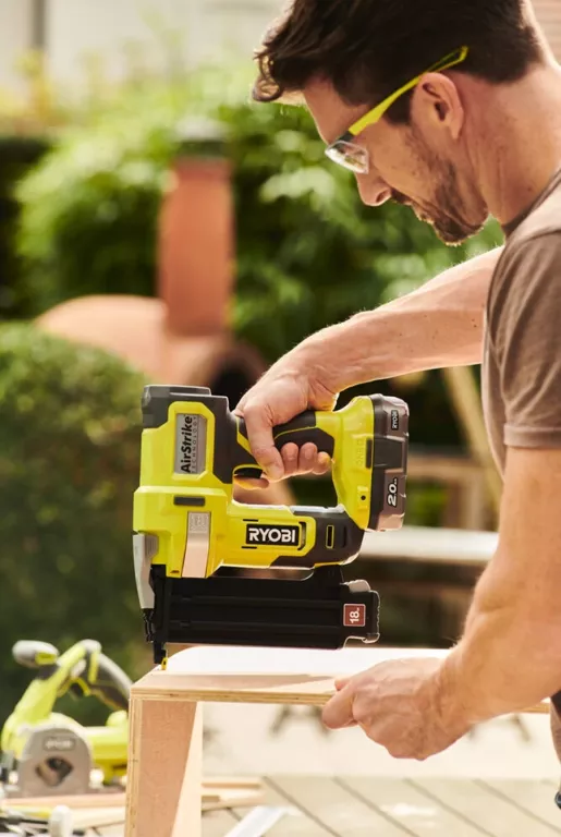 RYOBI SZTYFCIARKA TAKER 18V AIRSTRIKE R18GN18 +2AH