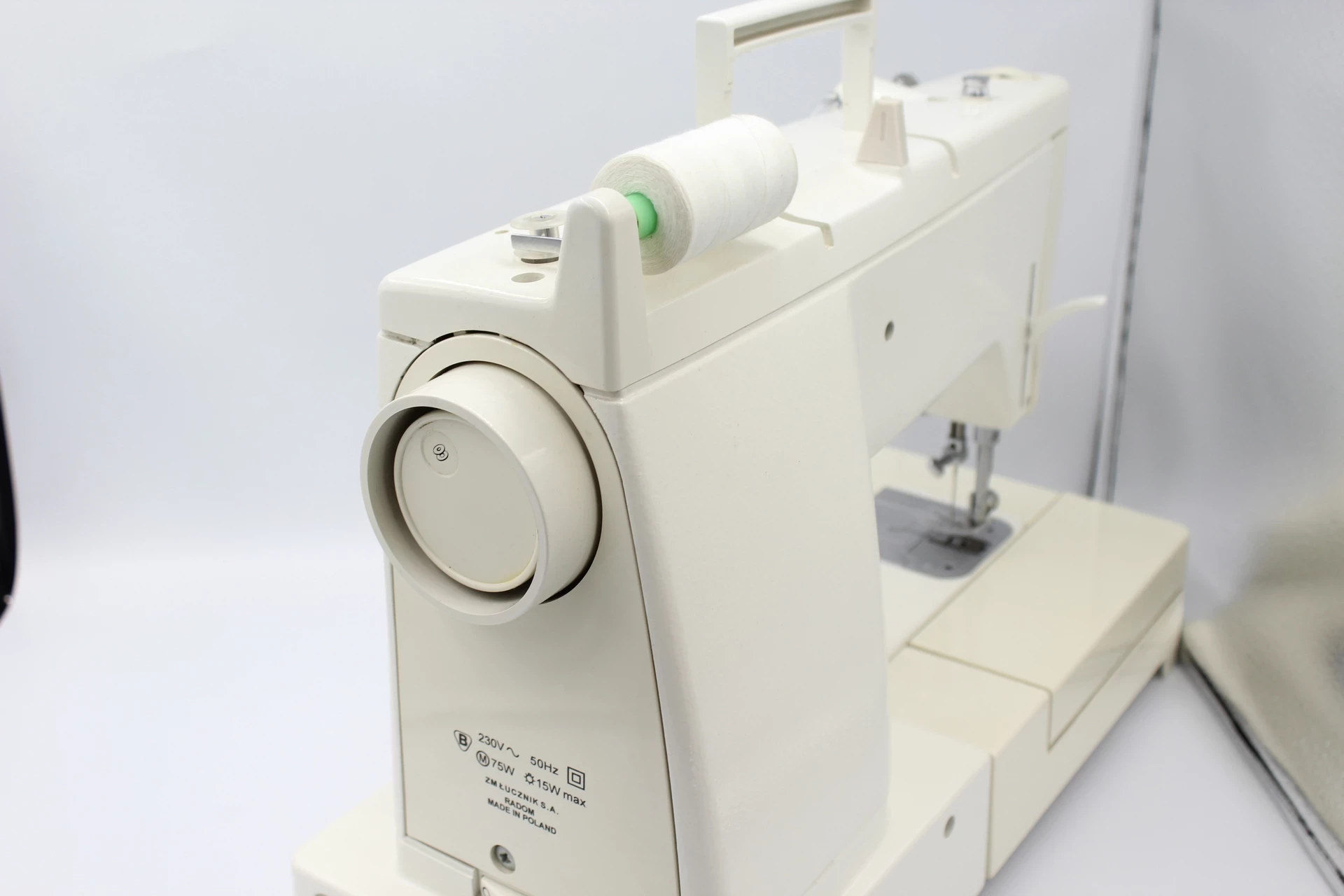 solidna-maszyna-do-szycia-lucznik-833-product-id-62c53d8c-7498-45ee-8abf-d8d6590f1fbf