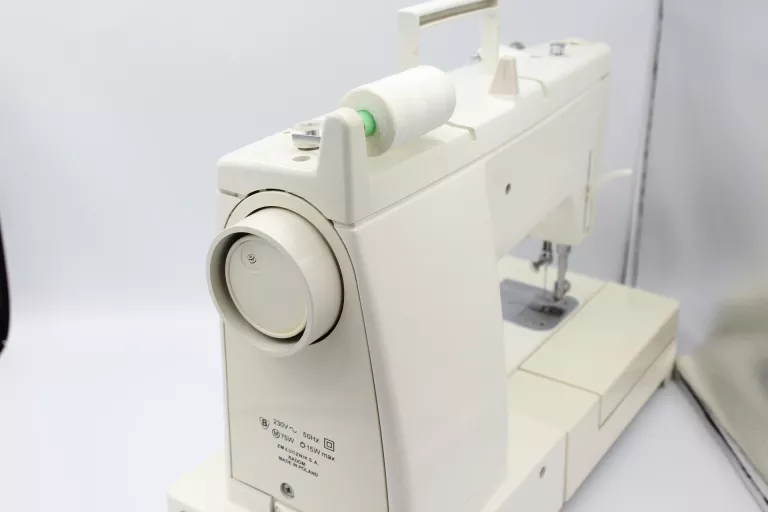 solidna-maszyna-do-szycia-lucznik-833-product-id-62c53d8c-7498-45ee-8abf-d8d6590f1fbf