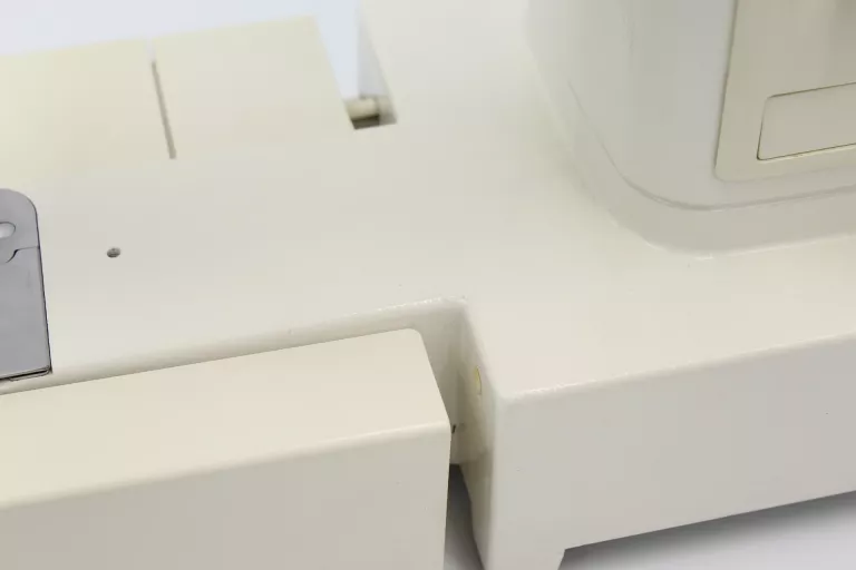 solidna-maszyna-do-szycia-lucznik-833-kolor-dominujacy-bialy