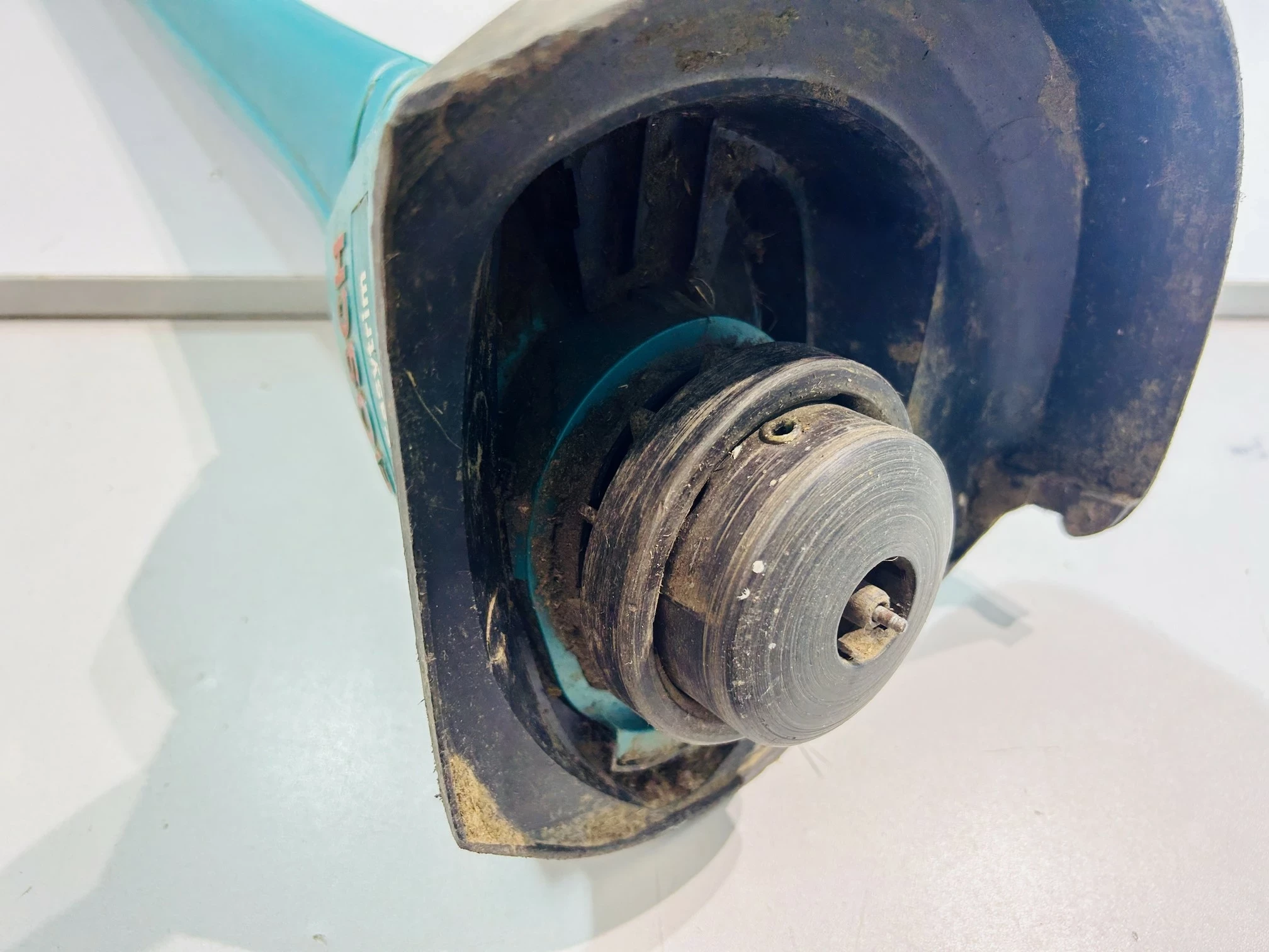 podkaszarka-bosch-art-300-easytrim-dlugosc-narzedzia-80