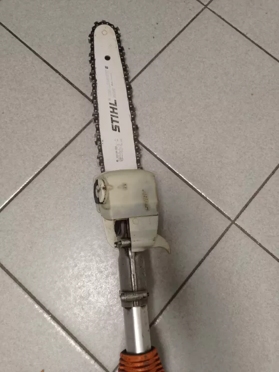 stihl-ht-133-podkrzesywarka-pila-spalinowa-galezi-zasilanie-spalinowe