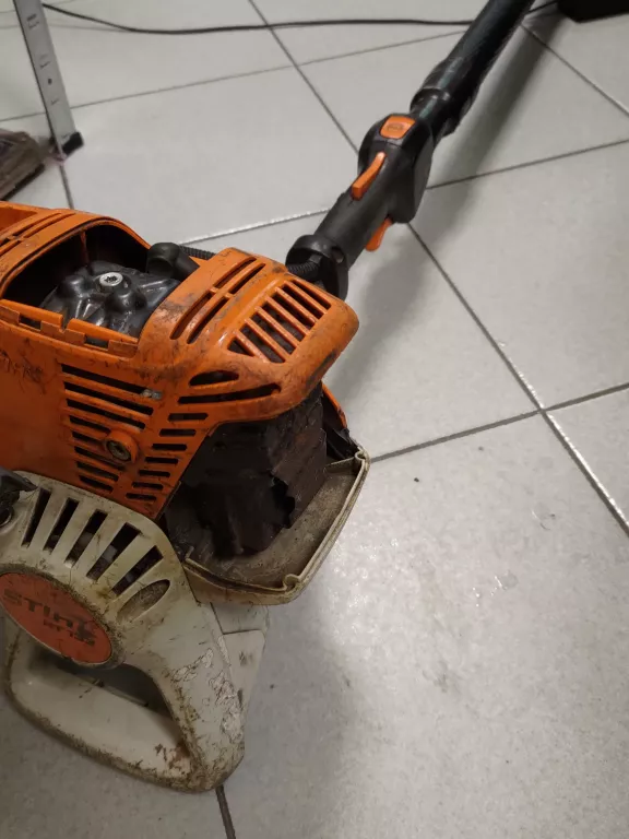 stihl-ht-133-podkrzesywarka-pila-spalinowa-galezi-waga-narzedzia-7