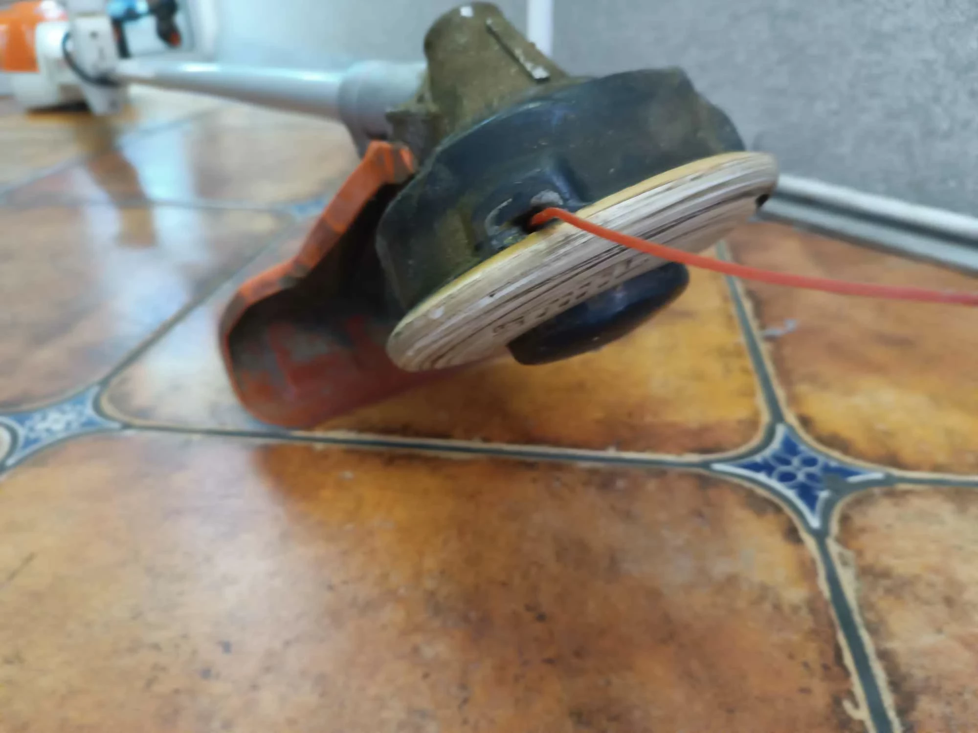 stihl-fs-360-c-em-kosa-spalinowa-o-mocy-17-kw-waga-narzedzia-85