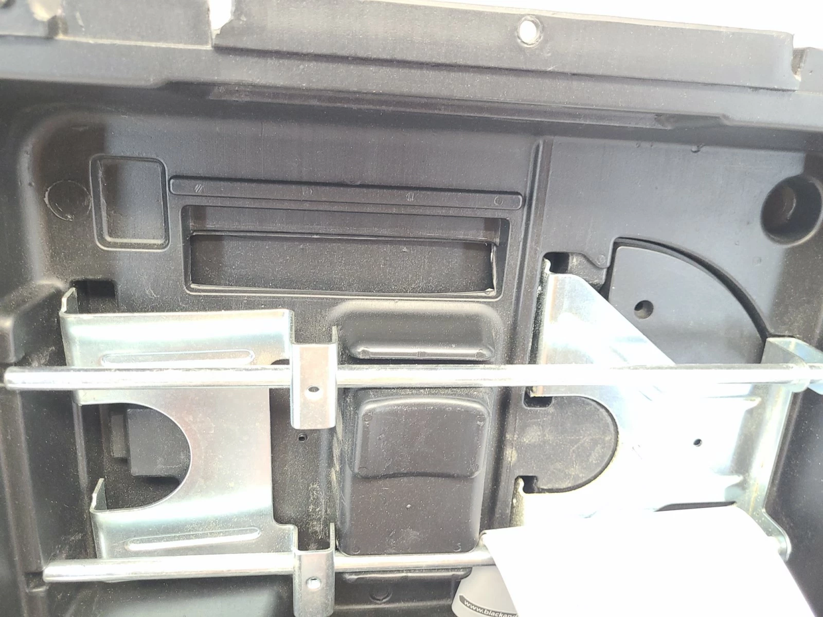 frezarka-gornowrzecionowa-black-decker-kw-1600e-stan-opakowania-otwarte