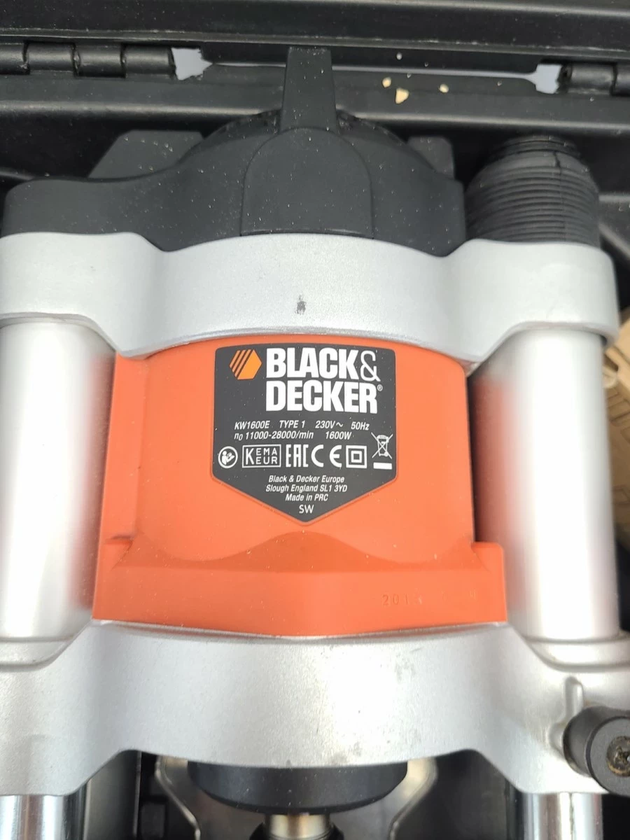 frezarka-gornowrzecionowa-black-decker-kw-1600e-ean-gtin-5035048200612