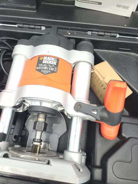 FREZARKA GÓRNOWRZECIONOWA BLACK DECKER KW 1600E
