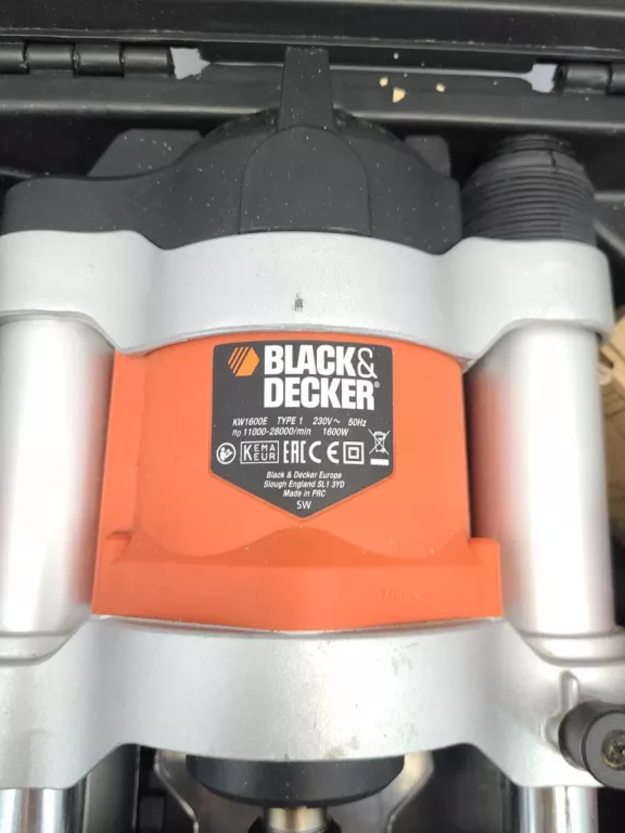 frezarka-gornowrzecionowa-black-decker-kw-1600e-ean-gtin-5035048200612