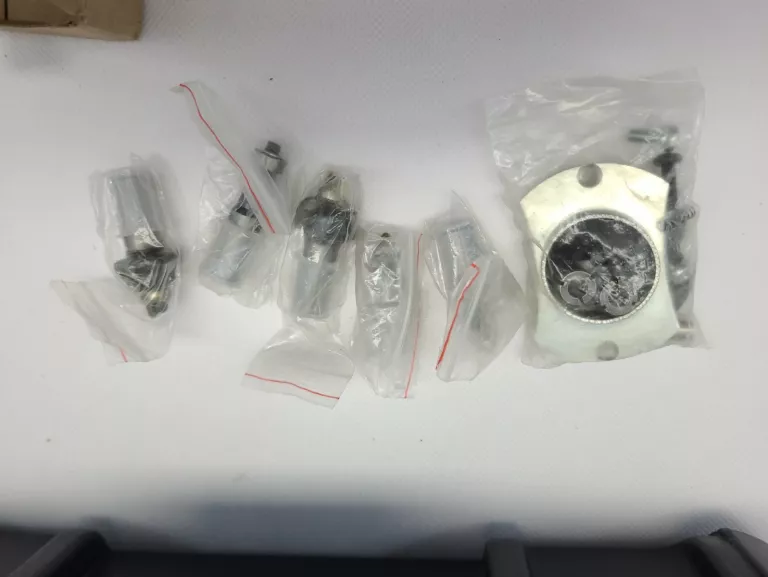 frezarka-gornowrzecionowa-black-decker-kw-1600e-zasilanie-sieciowe