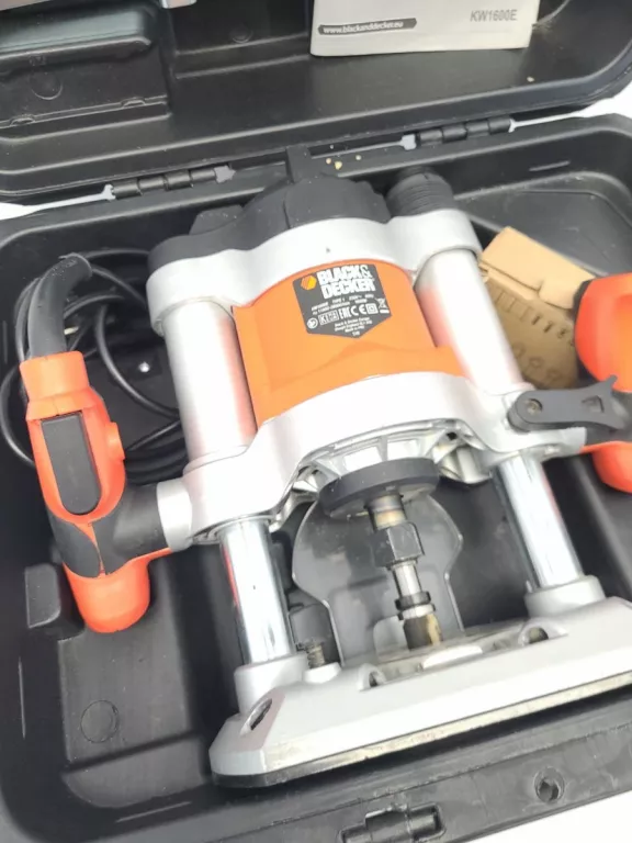 FREZARKA GÓRNOWRZECIONOWA BLACK DECKER KW 1600E