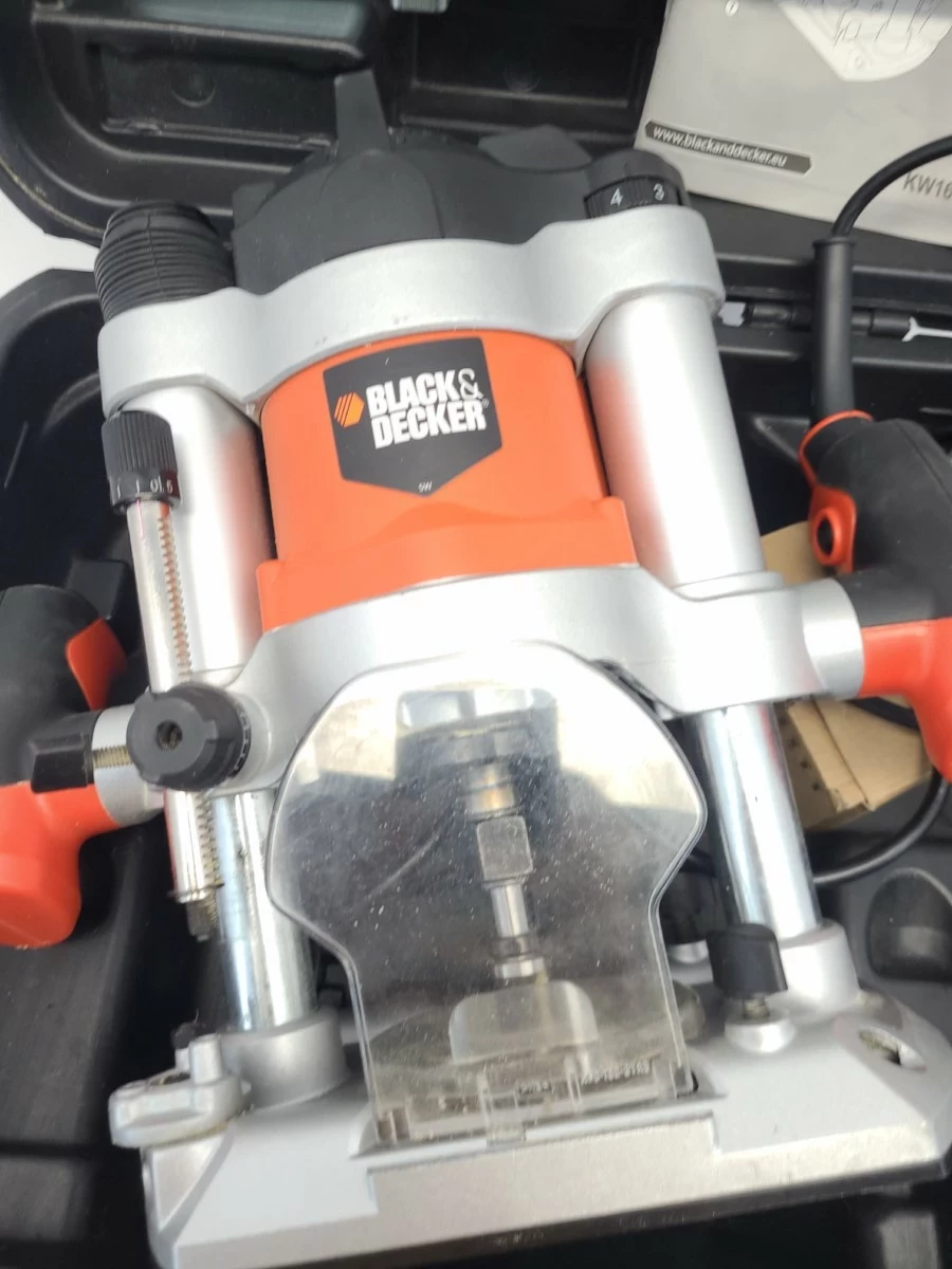 frezarka-gornowrzecionowa-black-decker-kw-1600e-product-id-1ef2e845-2d8a-4ea0-9ffb-720590b4367f