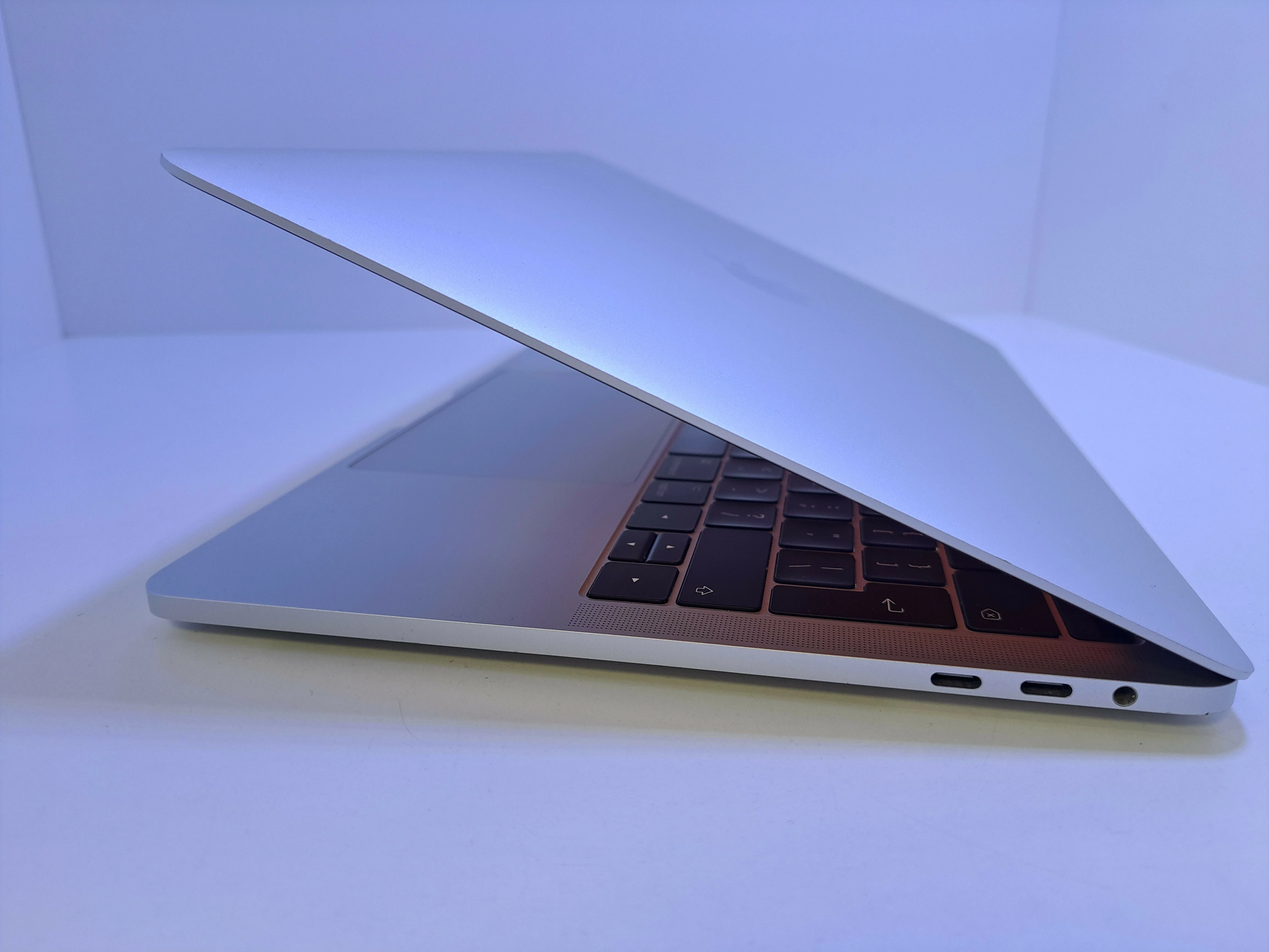 laptop-apple-macbook-pro-13-a1706-16gb-256gb-i5-rozdzielczosc-px-2560-x-1600