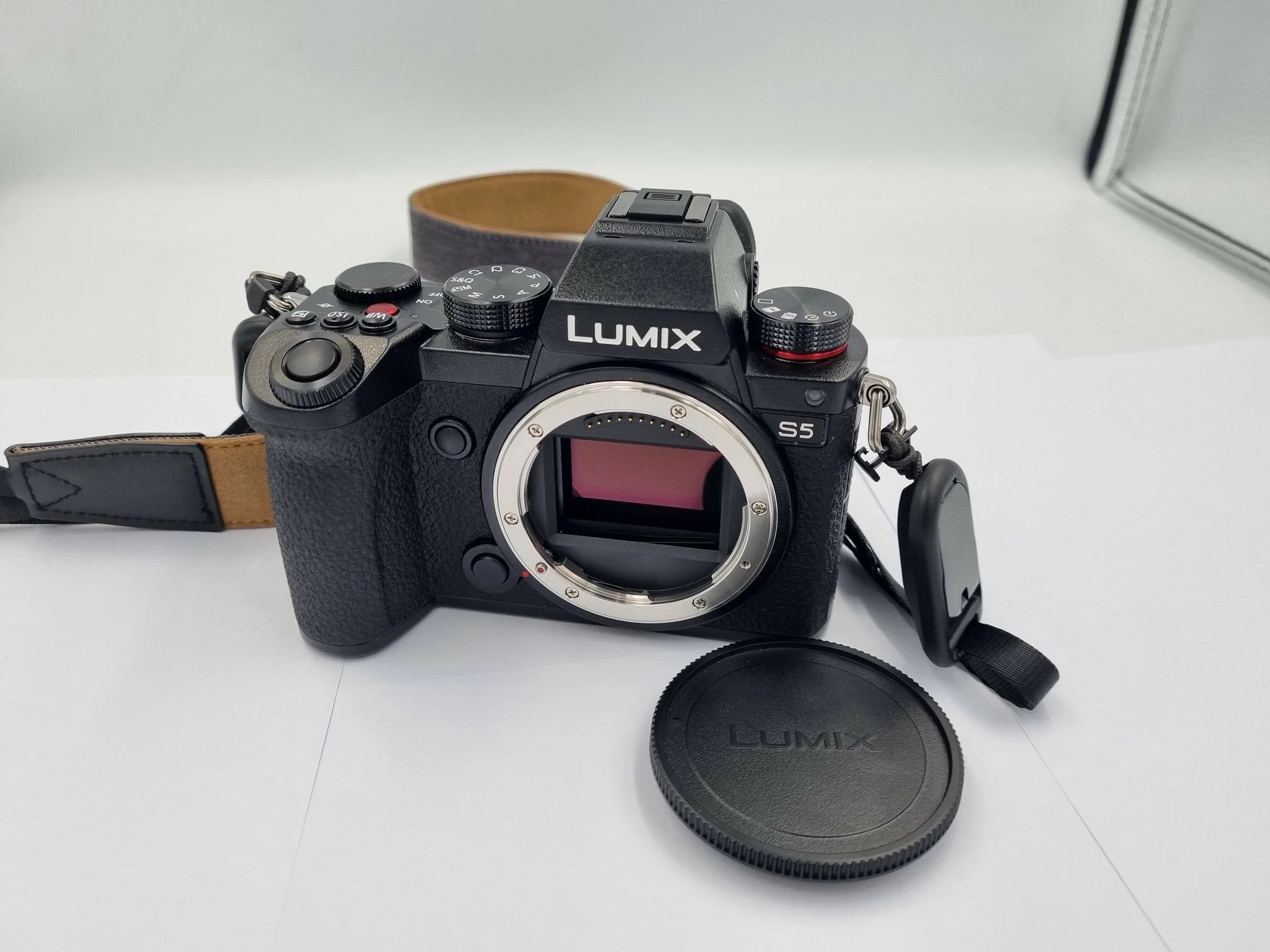 aparat-panasonic-lumix-dc-s5-2-obiektywy-stan-uzywany