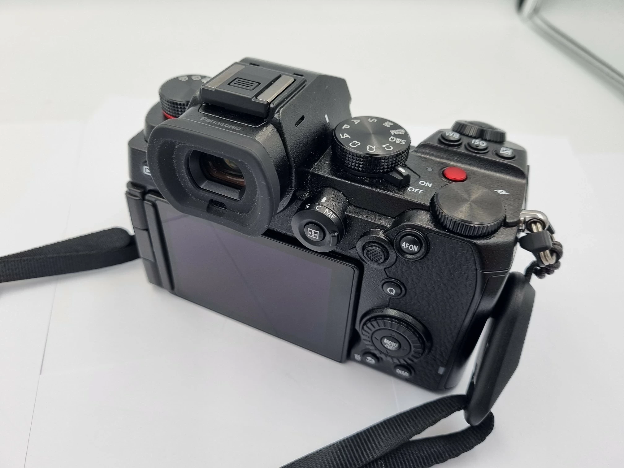 aparat-panasonic-lumix-dc-s5-2-obiektywy-marka-panasonic