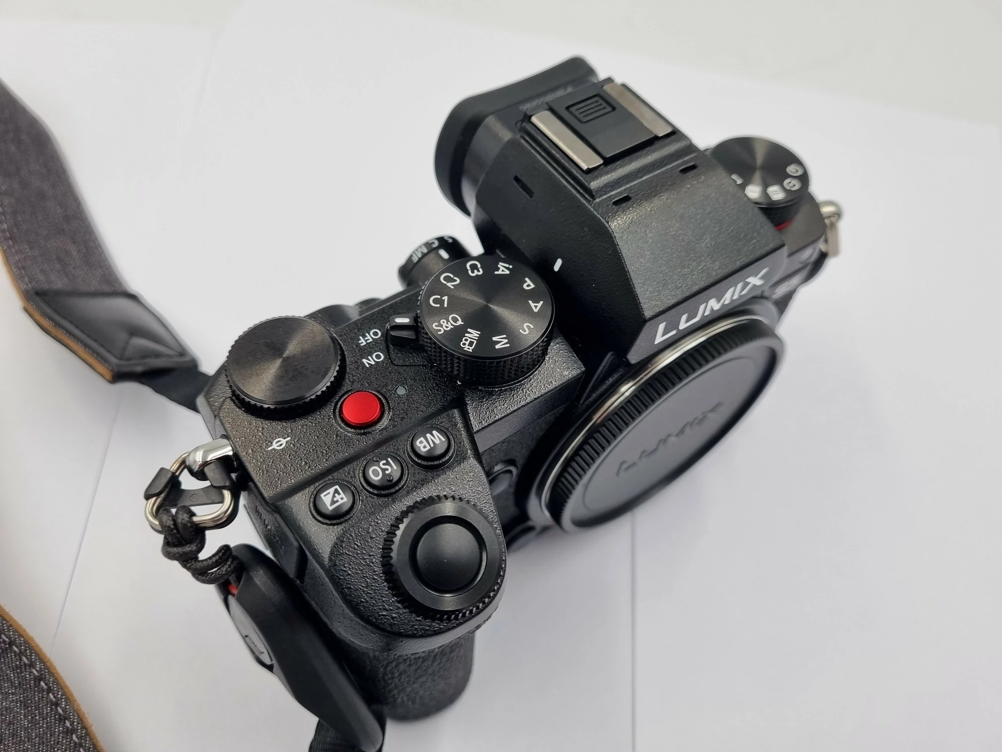 aparat-panasonic-lumix-dc-s5-2-obiektywy-marka-panasonic