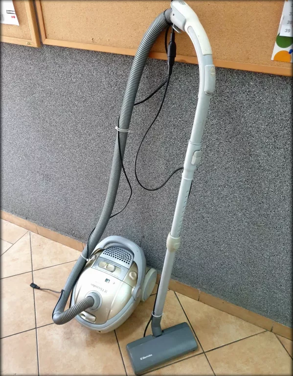 ODKURZACZ ELEKTROLUX ZUS3388