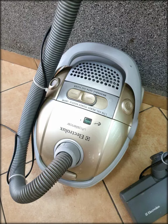 ODKURZACZ ELEKTROLUX ZUS3388