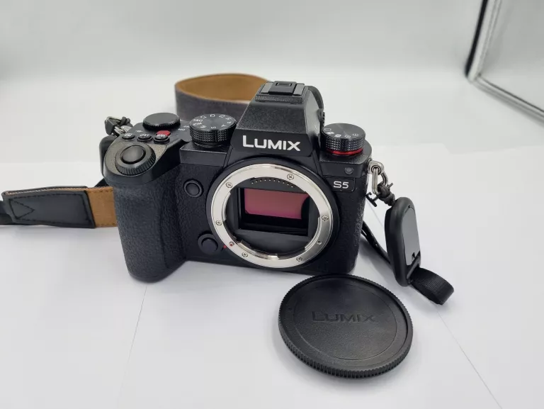 APARAT PANASONIC LUMIX DC-S5 + 2 OBIEKTYWY