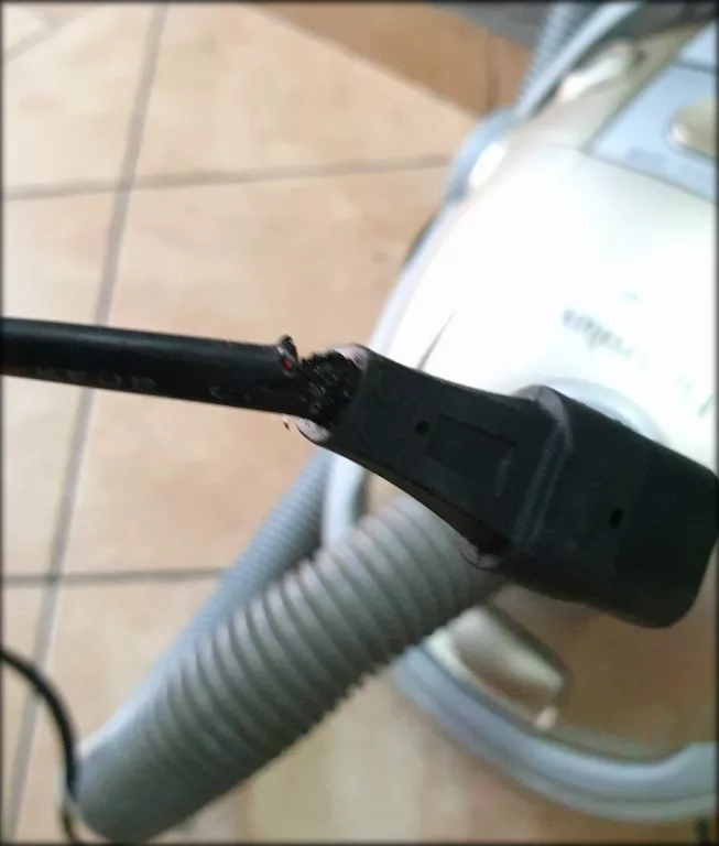 ODKURZACZ ELEKTROLUX ZUS3388