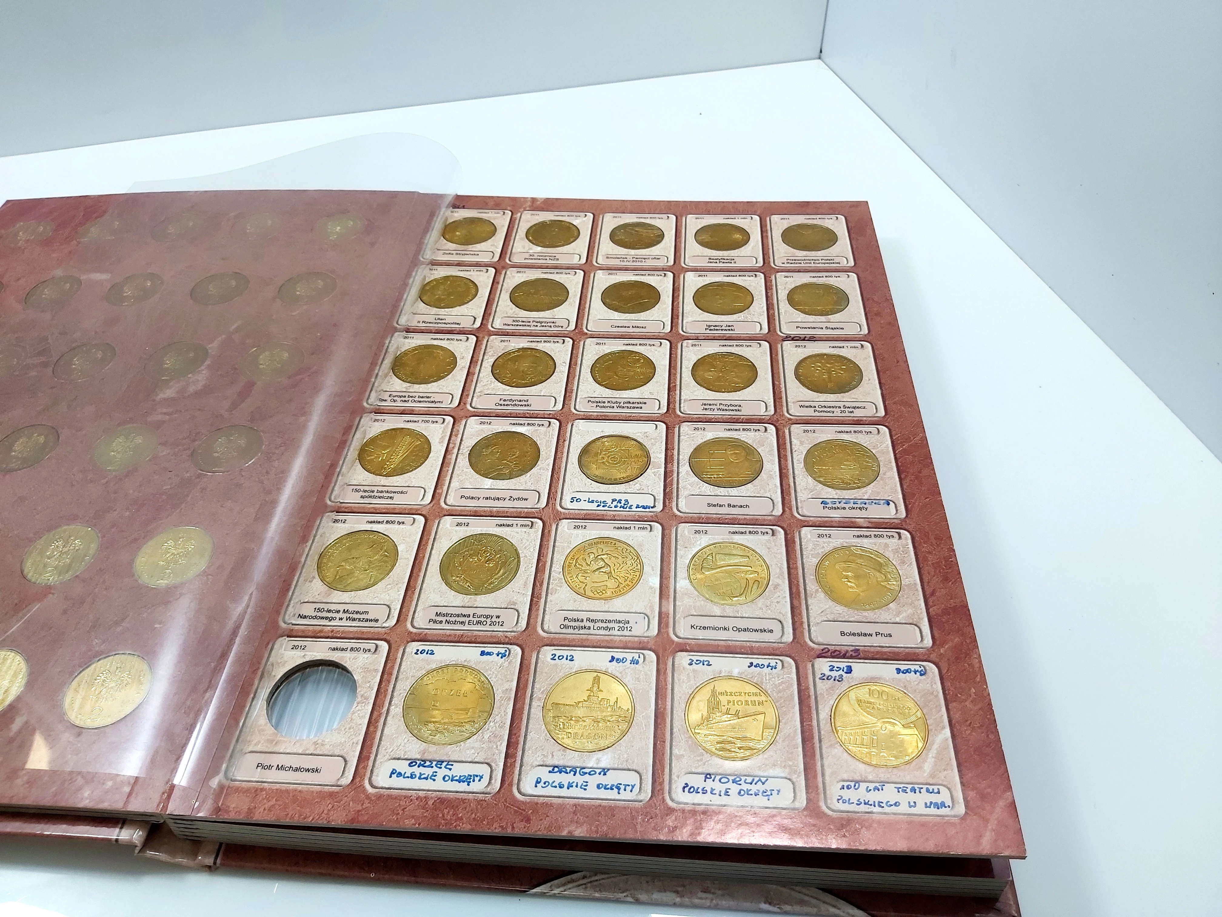 kolekcja-monet-dwuzlotowych-w-opakowaniu-stefana-grota-roweckiego-7h-krakow