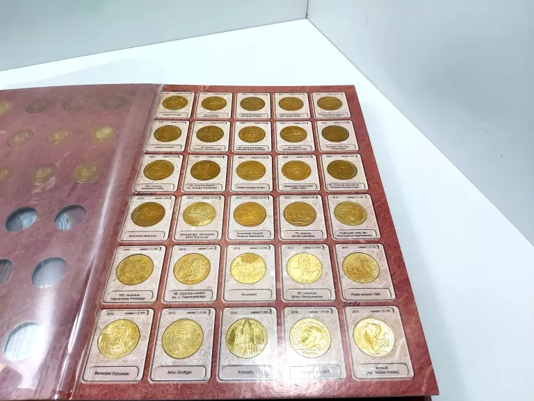 kolekcja-monet-dwuzlotowych-w-opakowaniu-stefana-grota-roweckiego-7h-krakow