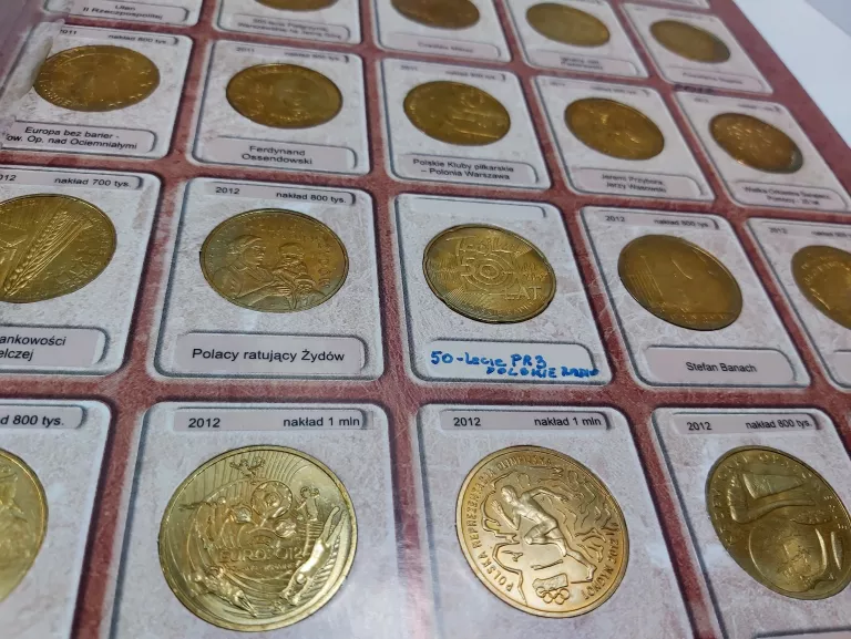 kolekcja-monet-dwuzlotowych-w-opakowaniu-stefana-grota-roweckiego-7h-krakow