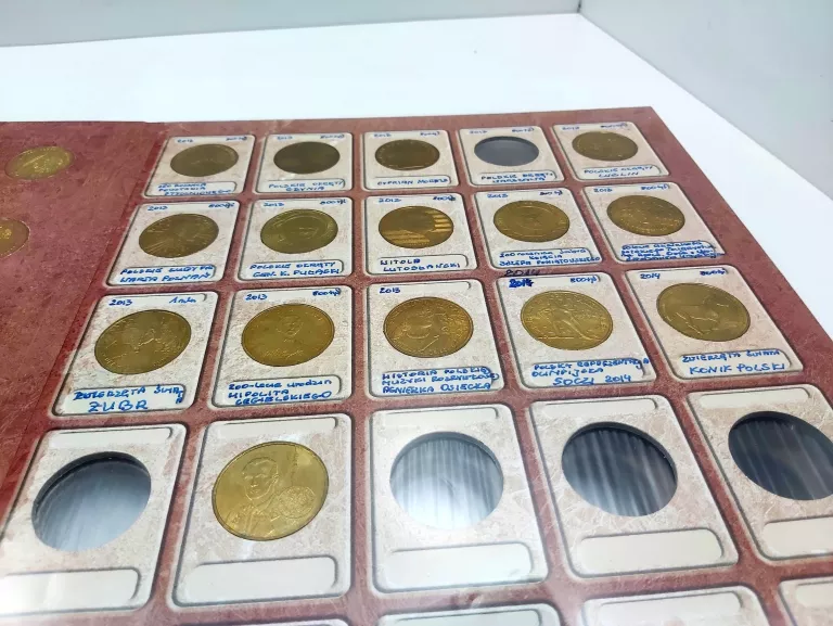 kolekcja-monet-dwuzlotowych-w-opakowaniu-stefana-grota-roweckiego-7h-krakow
