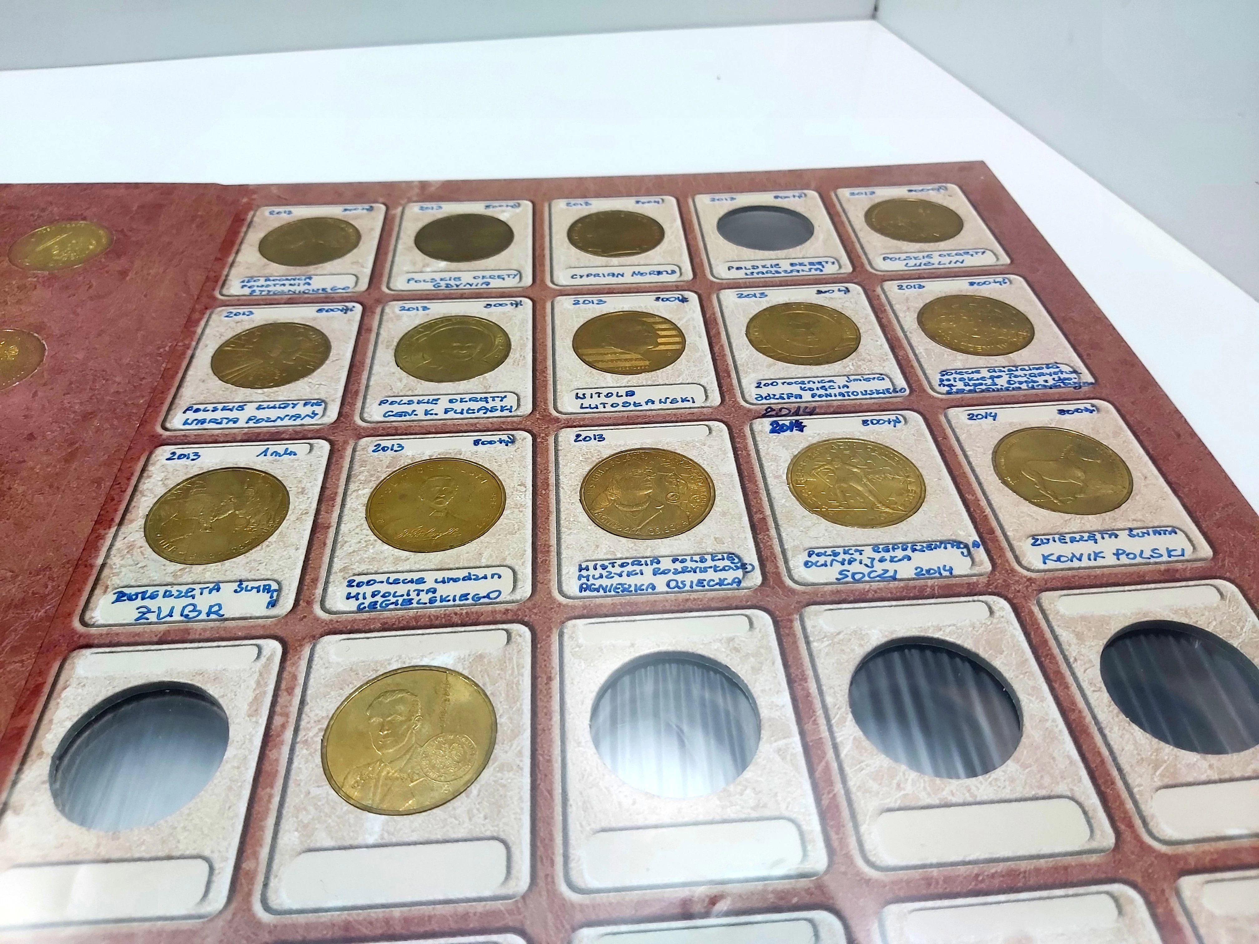 kolekcja-monet-dwuzlotowych-w-opakowaniu-stefana-grota-roweckiego-7h-krakow