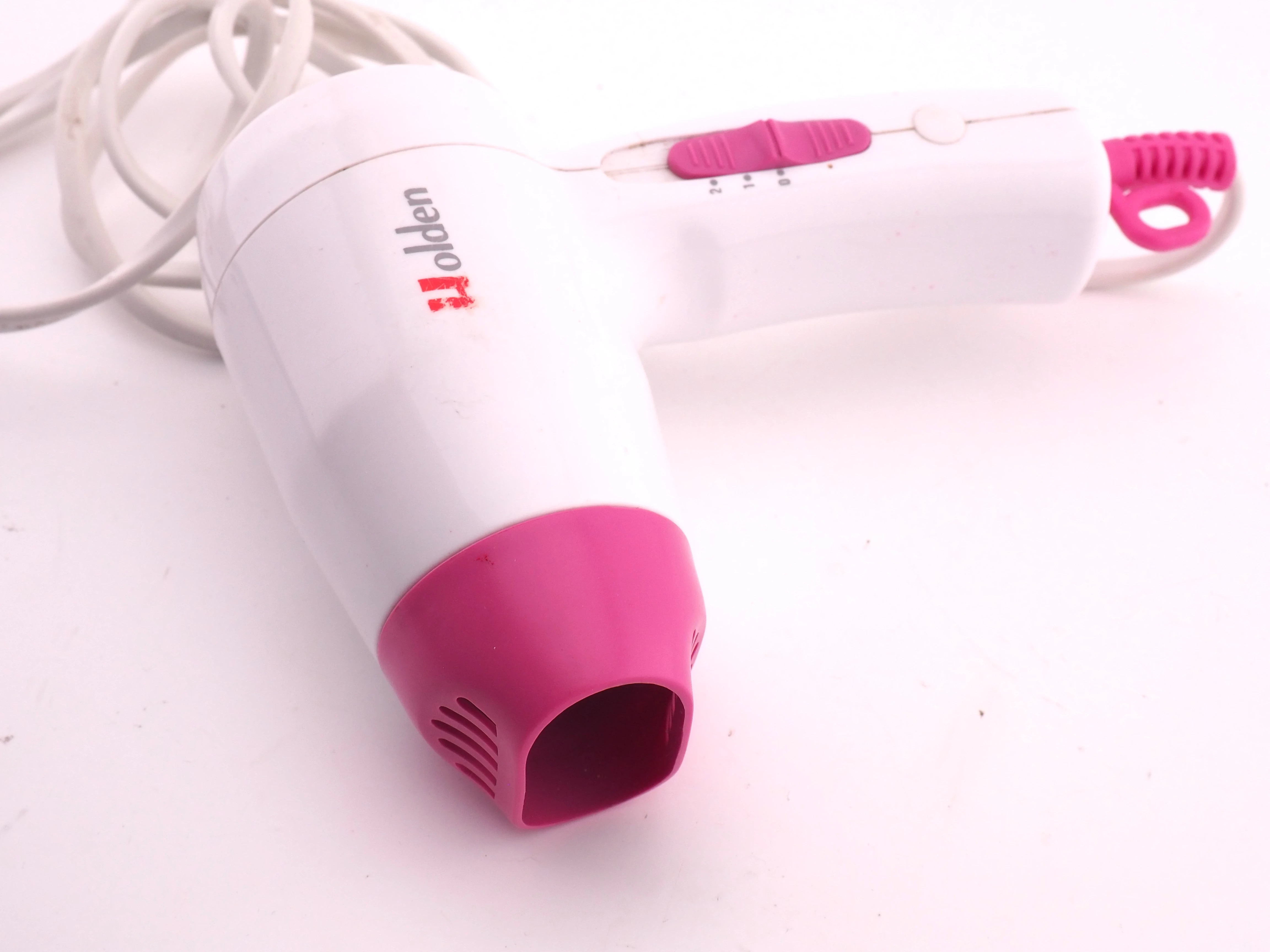 suszarka-do-wlosow-holden-moc-1