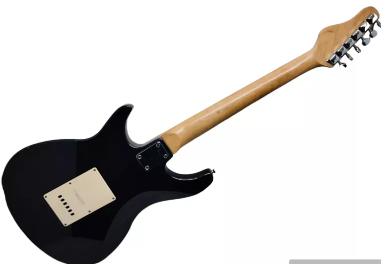 GITARA ELEKTRYCZNA BEHRINGER + POKROWIEC