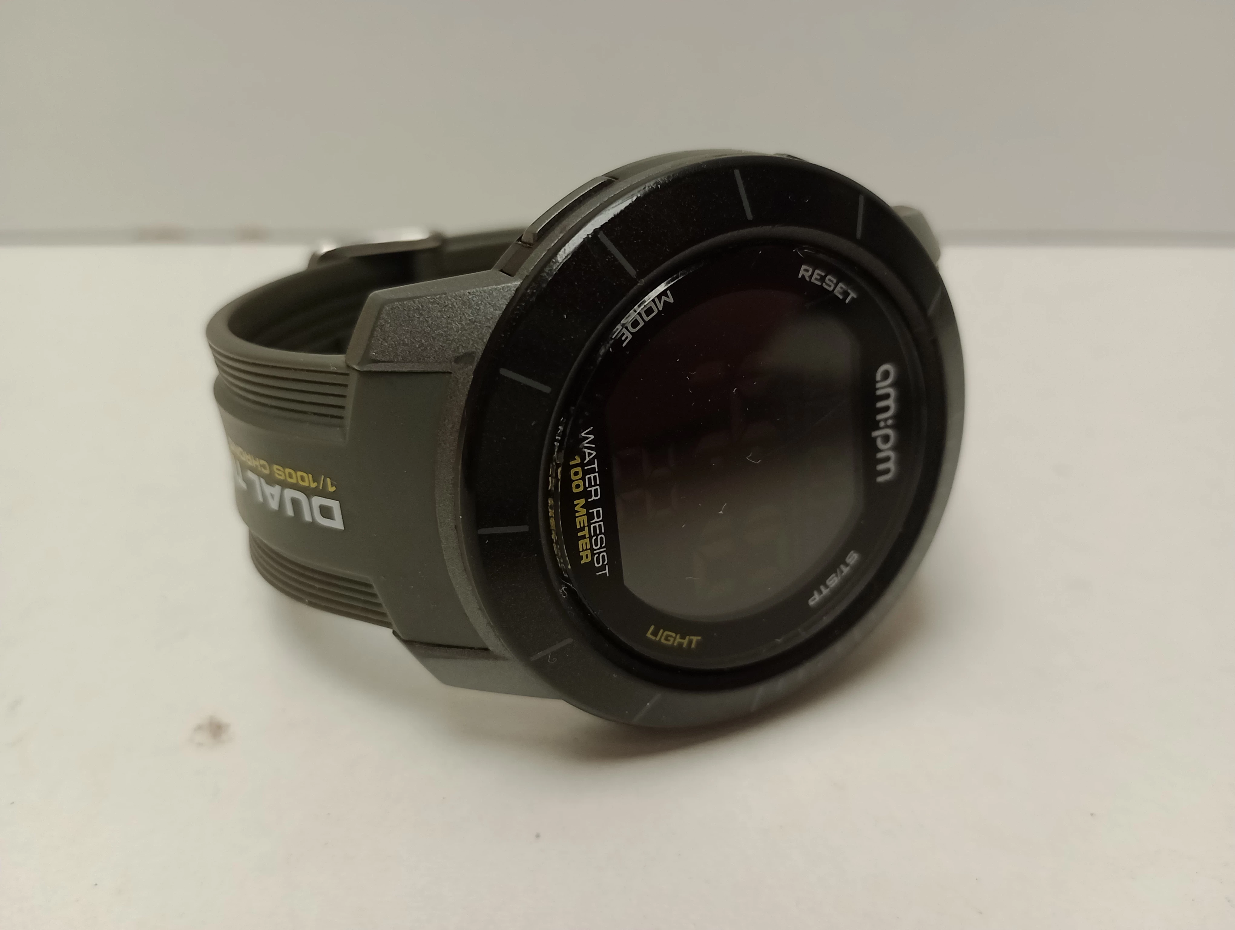 zegarek-ampm-czarny-ksztalt-koperty-okragla