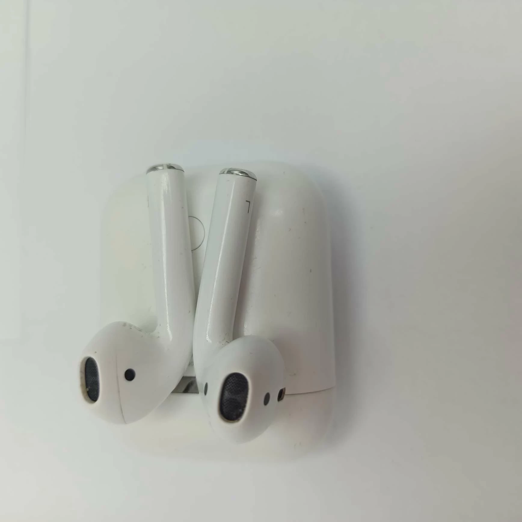sluchawki-apple-airpods-a2032-a2031-a1602-marka-apple