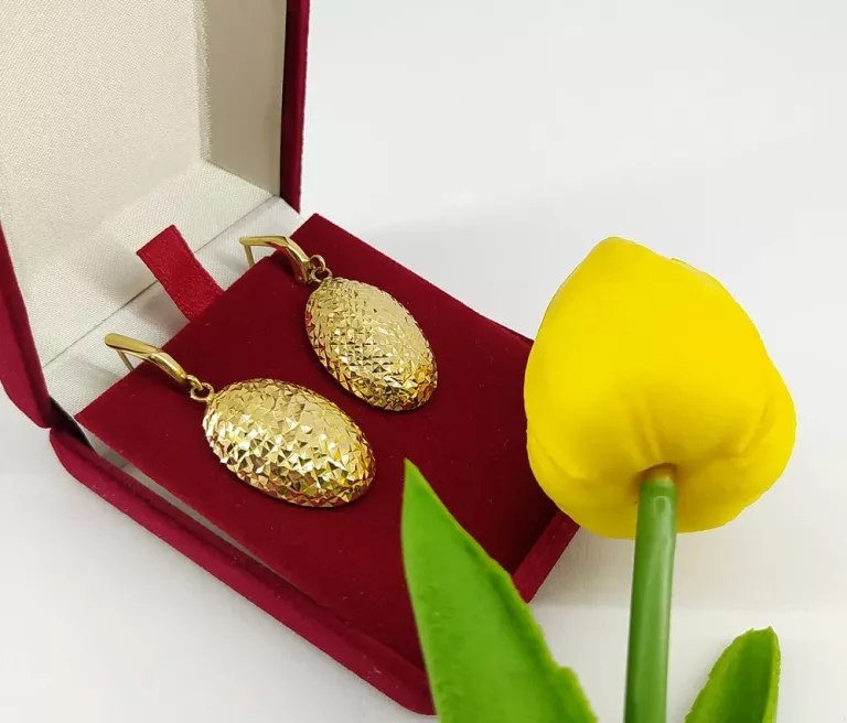 cudowne-zlote-kolczyki-14-karat-rodzaj-bigla-angielski