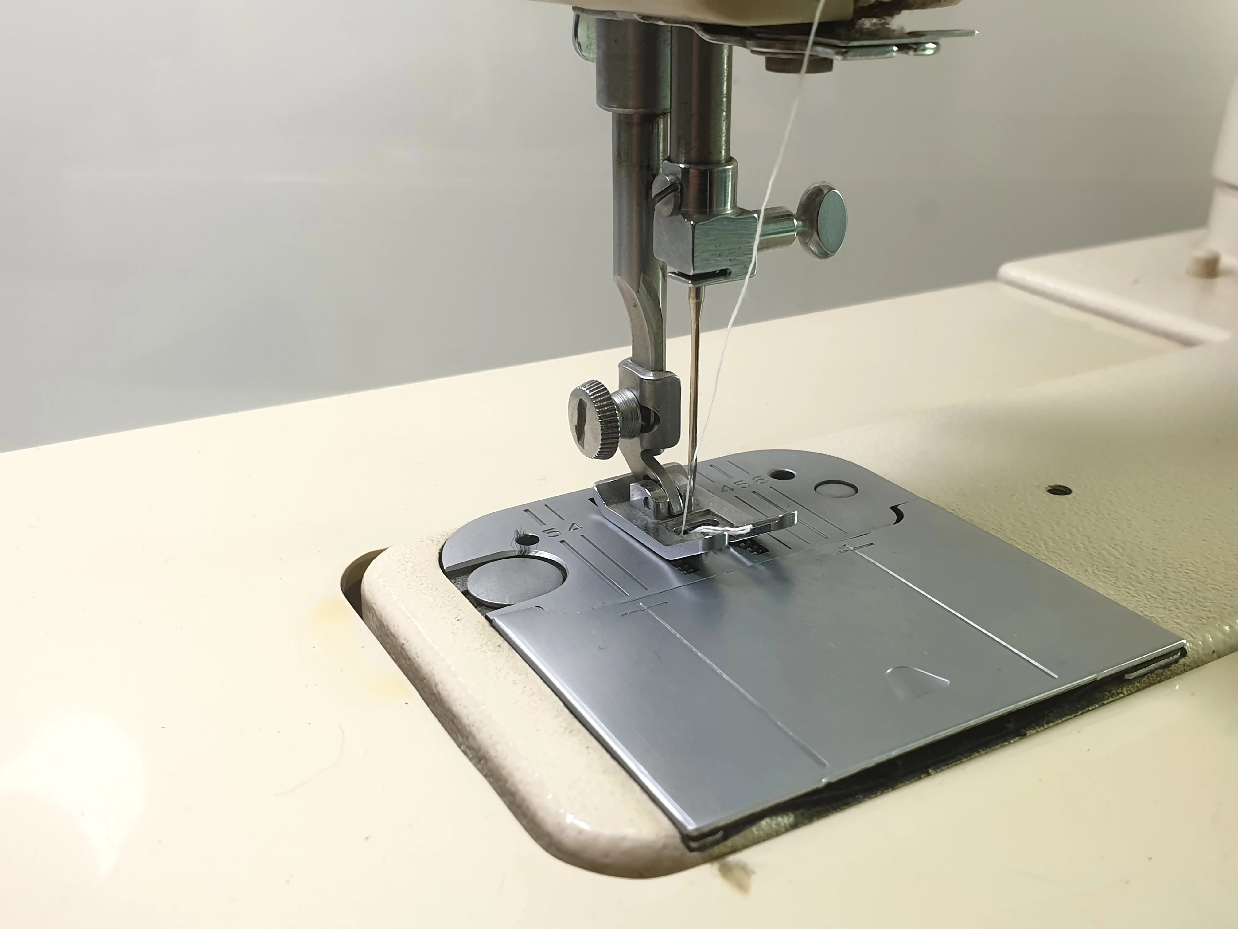 maszyna-do-szycia-lucznik-877-kod-producenta-pl