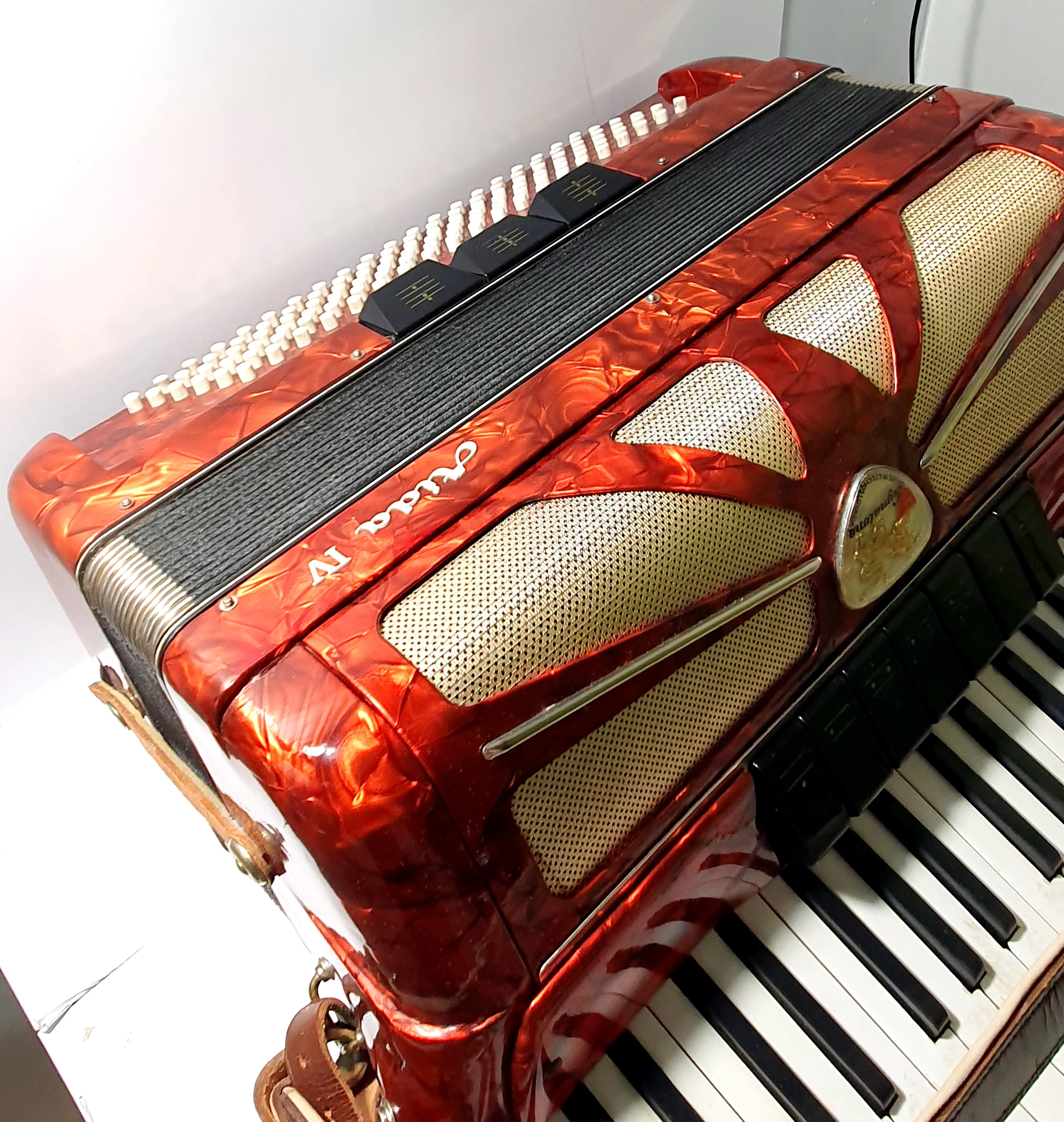 akordeon-lignatone-aida-iv-walizka-marka-lignatone