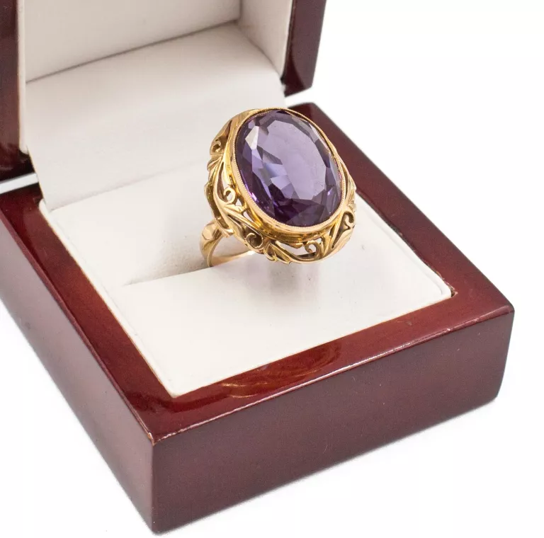 duzy-zloty-pierscionek-z-fioletowym-kamieniem-r24-pilsudskiego-57-marki