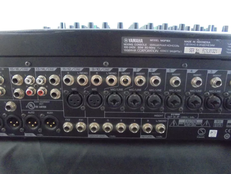 YAMAHA MGP16X 16-KANAŁOWY MIKSER Z EFEKTEM