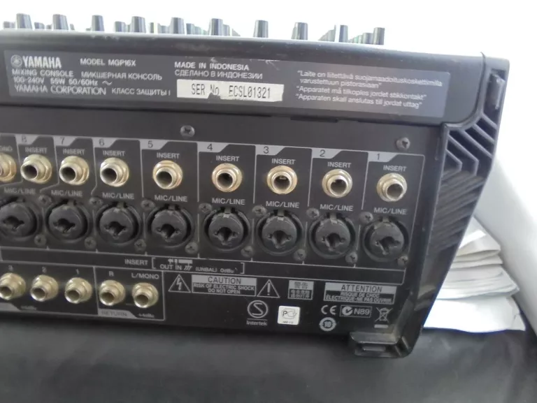 YAMAHA MGP16X 16-KANAŁOWY MIKSER Z EFEKTEM