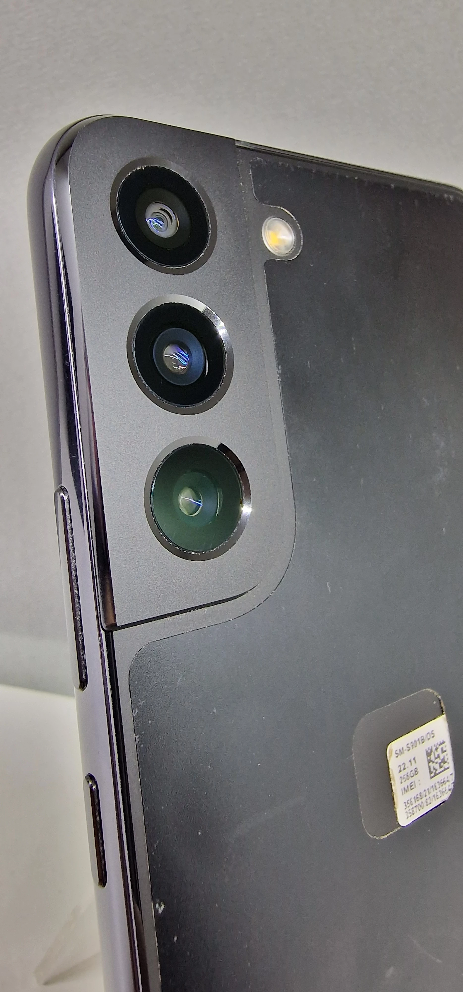 samsung-galaxy-s22-2568-gb-opis-przekatna-ekranu-61