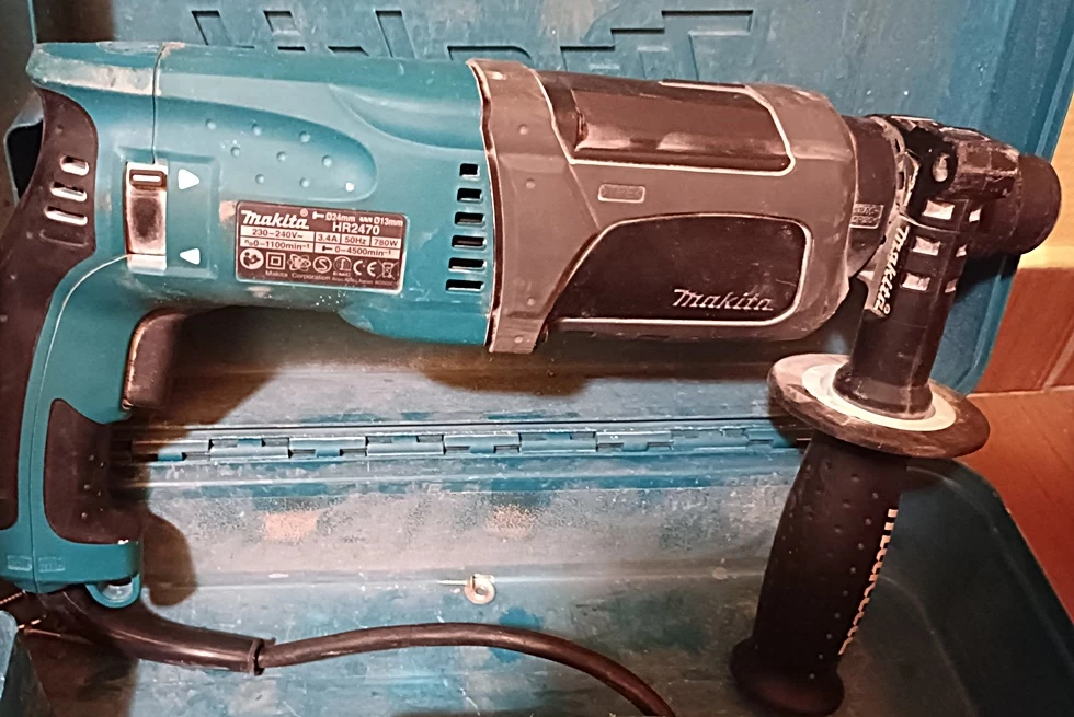 mlotowiertarka-makita-hr2470-marka-makita