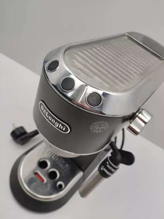 EKSPRES DO KAWY DELONGHI EC685.BK DEDICA STYLE