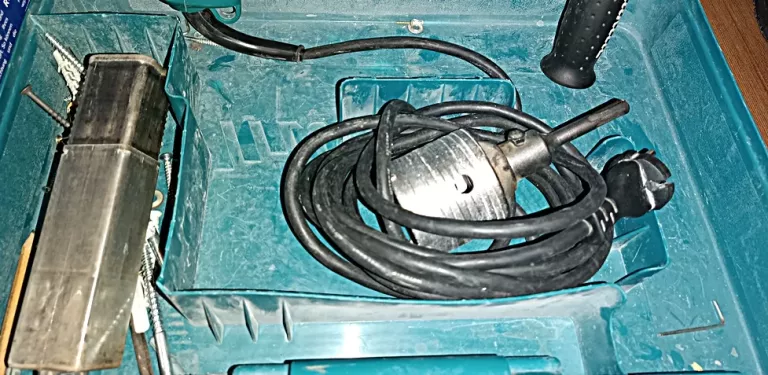 mlotowiertarka-makita-hr2470-maksymalna-moc-780