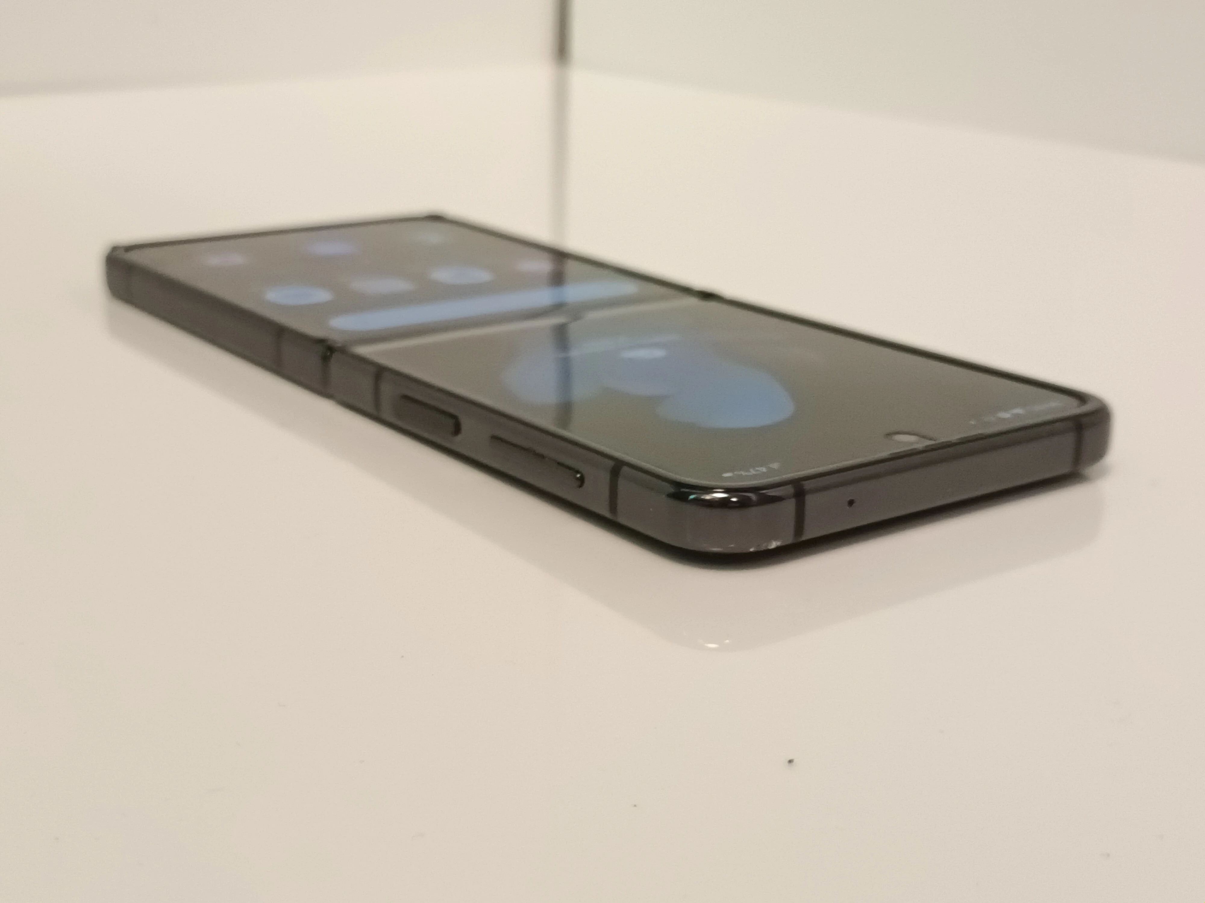 telefon-samsung-galaxy-z-flip-4-t-mobile-typ-smartfon