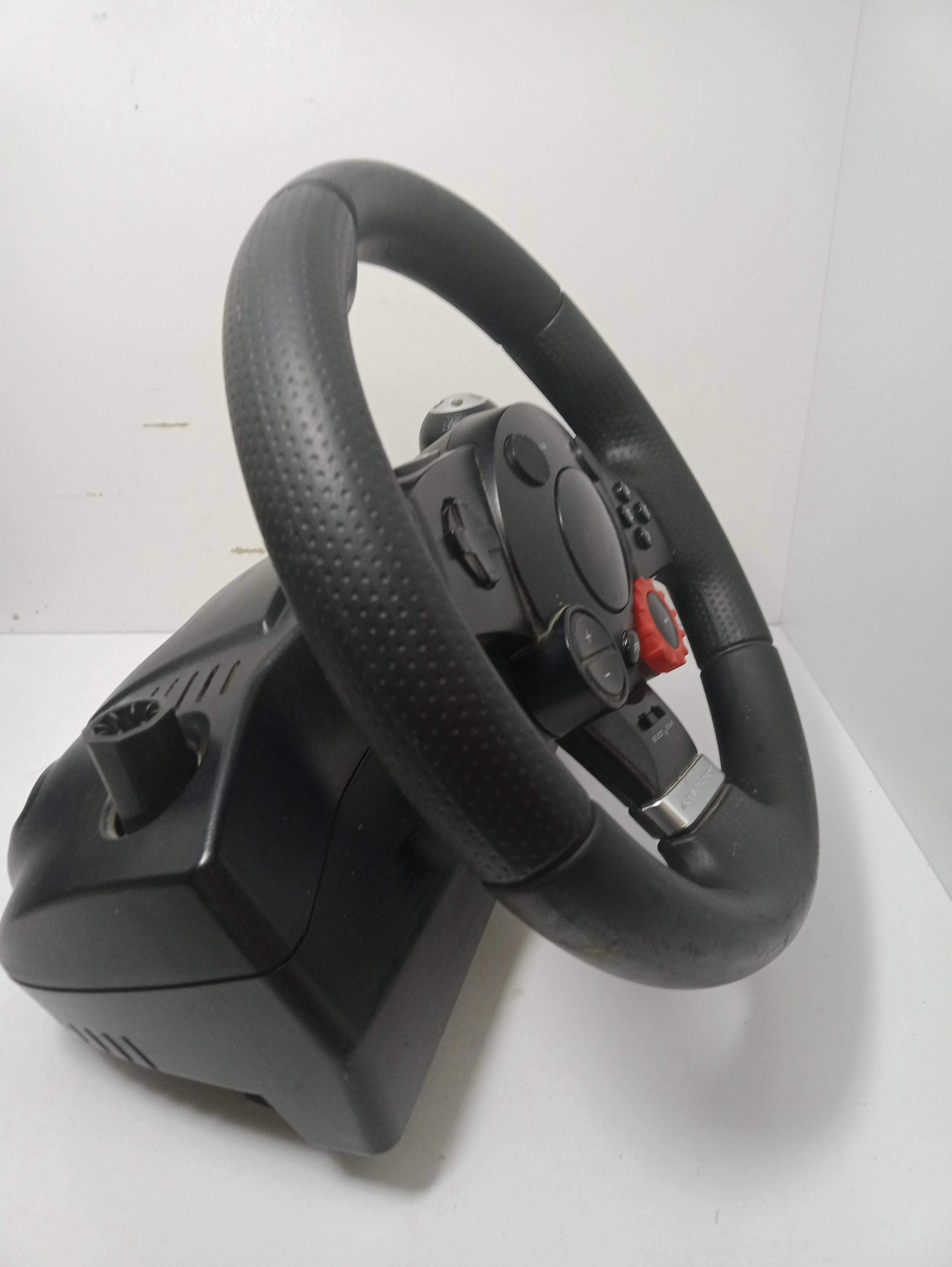 uzywana-kierownica-logitech-driving-force-gt-model-driving-force-gt